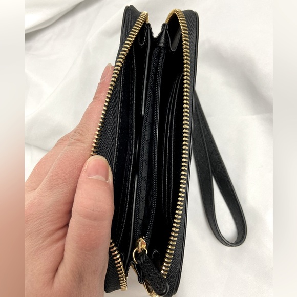 NEW Michael Kors Black Leather Wristlet Wallet - Picture 6 of 9
